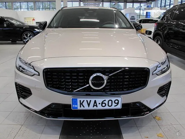 Volvo V60 T8 AWD Long Range High Performance Plus Dark Aut. Image 3