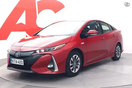 Toyota Prius Active - JBL / HUD / TUTKAT / ETÄVIILENNYS- JA LÄMMITYS / PYSÄKÖINTIAVUSTIN / ADAPT.VAKKARI YMS HUIPPUVARUSTEET