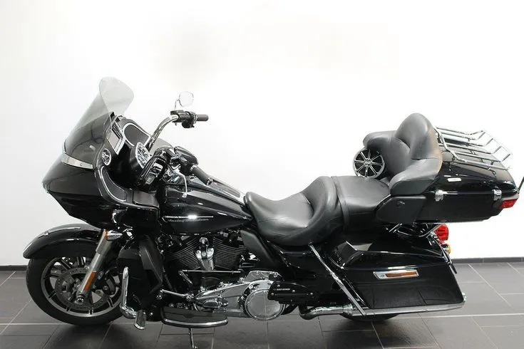 Harley-Davidson FLTRU Image 5